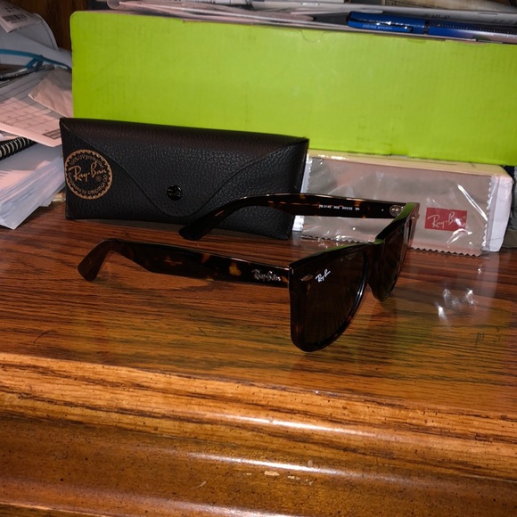 Ray ban original wayfarer tortoise sunglasses - Picture 4 of 6
